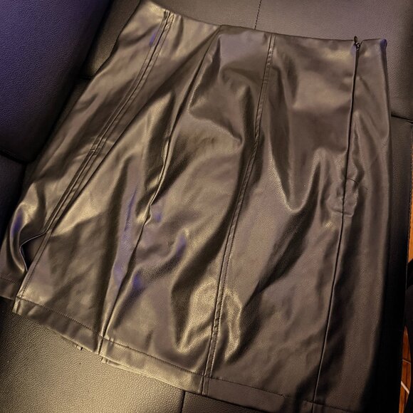 Mangopop Dresses & Skirts - Black Faux Leather Mini Skirt – Size S - Like New